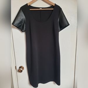 🚨LAST CHANCE 🚨 All offers accepted!
 Old Navy Scoop dress w pleather sleeves